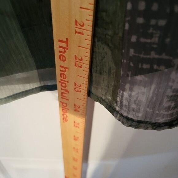 Christopher and Banks Petite Sleeveless Blouse‎ Size Medium - Picture 3 of 7